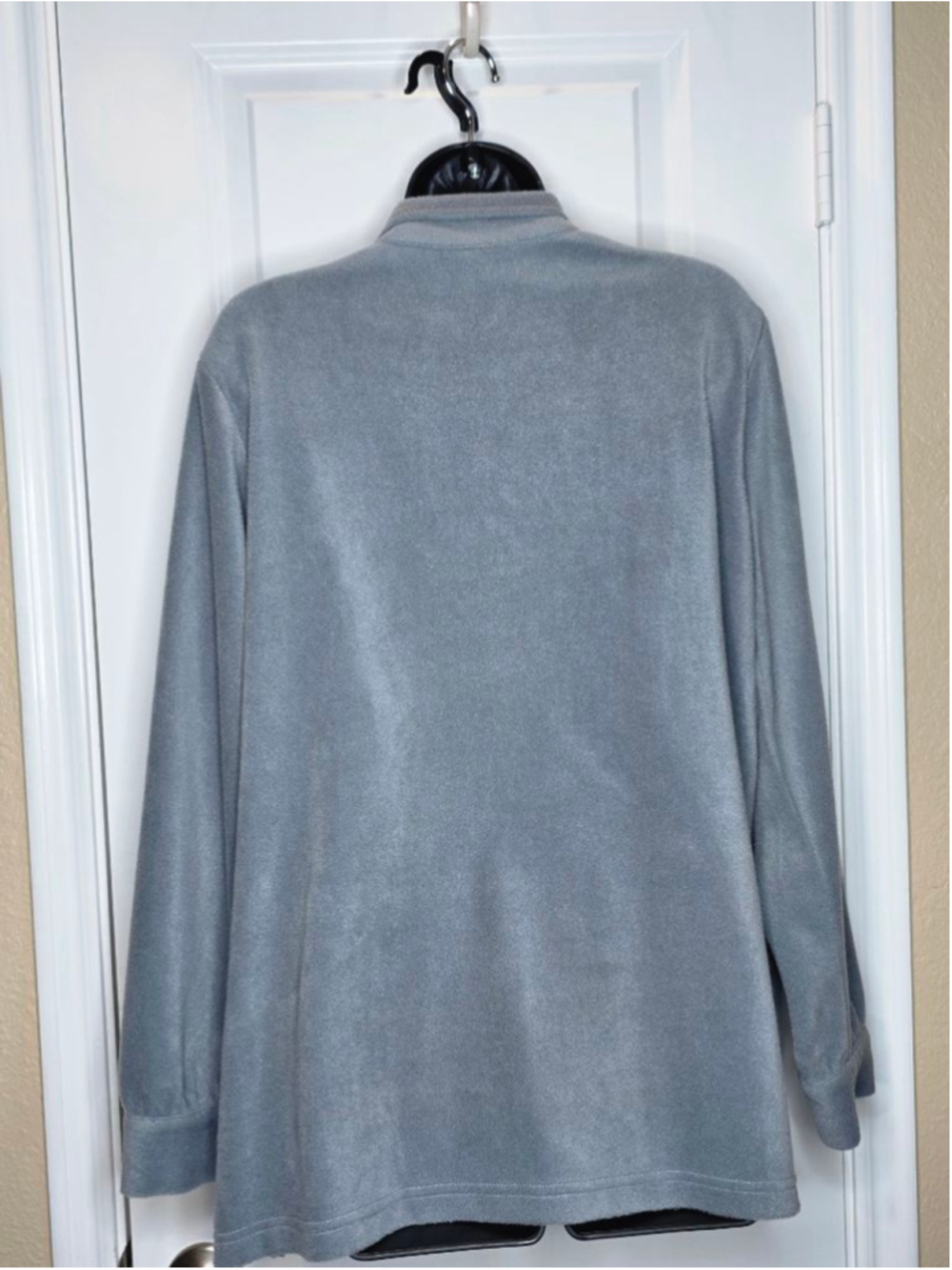 Bob Mackie Gray Fleece Sweatshirt with Embellishments Women’s Size 1X - Picture 3 of 6